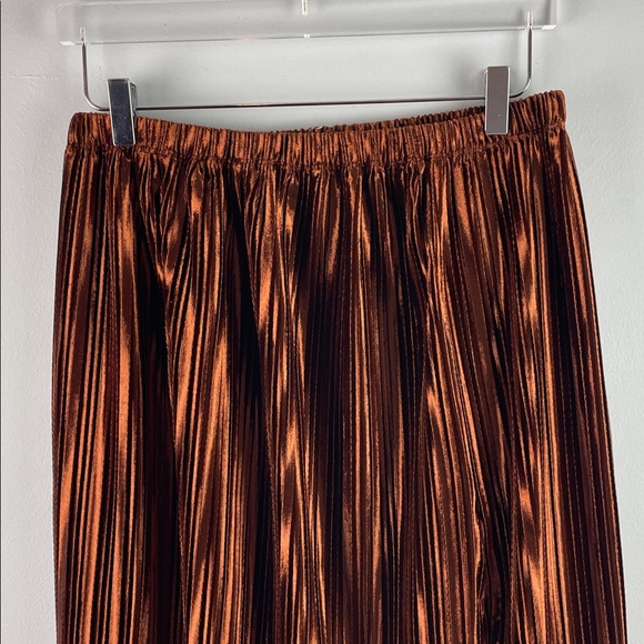 June & Hudson Elegant Copper Pleated Skirt Size M - Picture 2 of 7